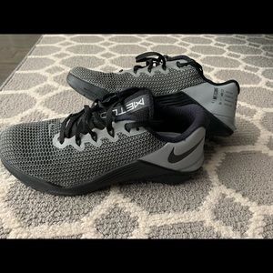 7.5 Nike Metcon 4's - barely worn